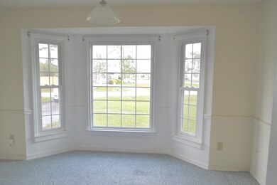 Bay Windows & Breakfast nook