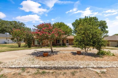 2615 W Highland Dr, Granbury, TX 76049 - photo 2