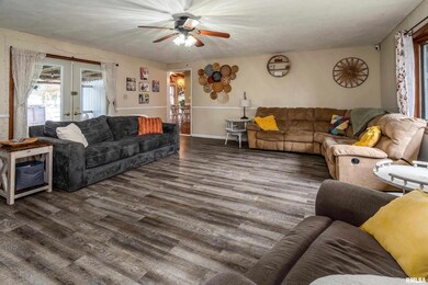 816 S Elm St, Sesser, IL 62884 - photo 7