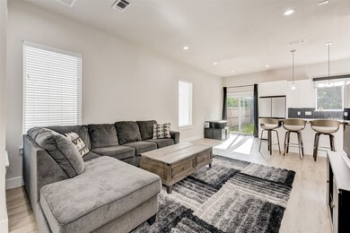 5816 Burt St, Houston, TX 77091 - photo 3