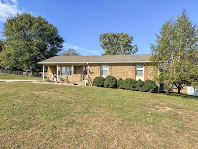 210 Lee Ave, Woodbury, TN 37190 - photo 4