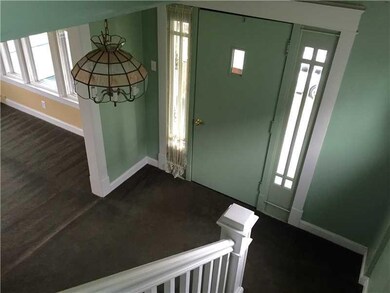 Entry/Foyer.