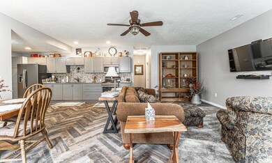 150 Wyatt Ave, Lincoln, IL 62656 - photo 6