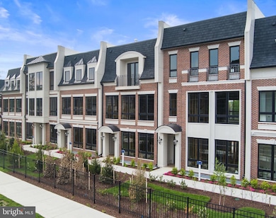 1626 Chain Bridge Rd, McLean, VA 22101 - photo 2