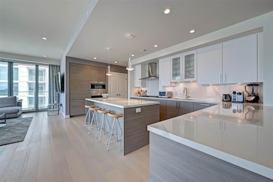 This elegant and sophisticated kitchen is one of many possibilities for customization.