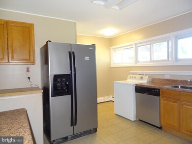 43 Spinythorn Rd, Levittown, PA 19056 - photo 4