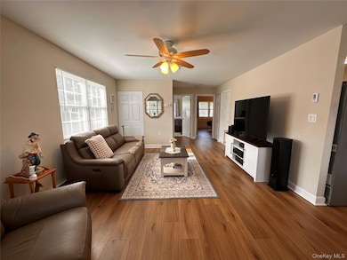 276 Berwick Ct unit A, Ridge, NY 11961 - photo 5