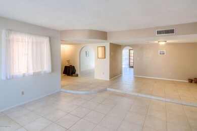 8 Living Room photo c_preview