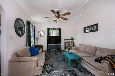 2202 W Locust St, Davenport, IA 52804 - photo 3
