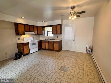 453 E Walnut St, Perkasie, PA 18944 - photo 3