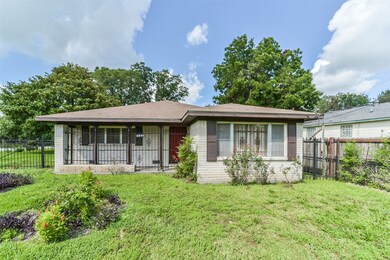 6205 Morrow St, Houston, TX 77091 - photo 5