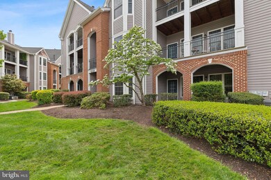 46588 Drysdale Terrace unit 101, Sterling, VA 20165 - photo 2