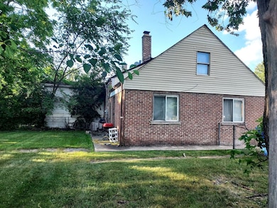 9834 S Oglesby Ave, Chicago, IL 60617 - photo 3