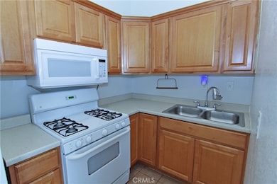 15733 Drell St, Sylmar, CA 91342 - photo 4