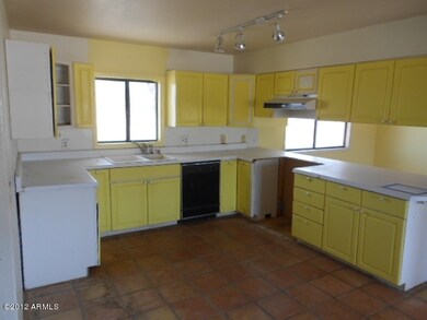 023-281203 kitchen