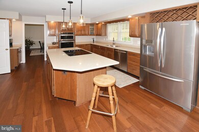 8112 Glenhurst Dr, Fairfax Station, VA 22039 - photo 4