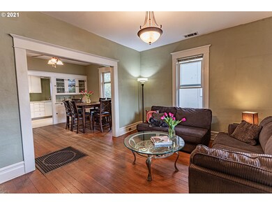 714 W 9th St, the Dalles, OR 97058 - photo 5