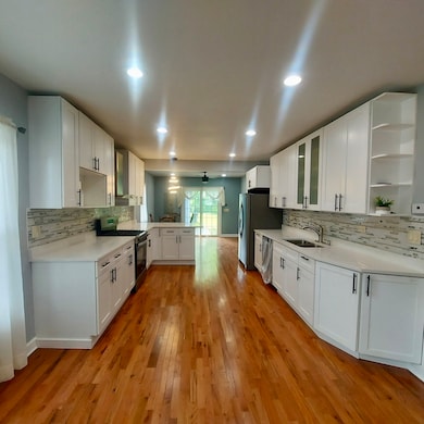 1330 Walnut St, Waukegan, IL 60085 - photo 4