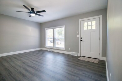 2326 Dawnshire Dr, Columbus, IN 47203 - photo 4