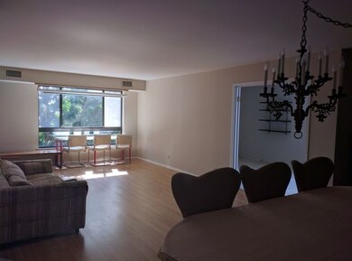 600 Naples Ct unit 310, Glenview, IL 60025 - photo 4