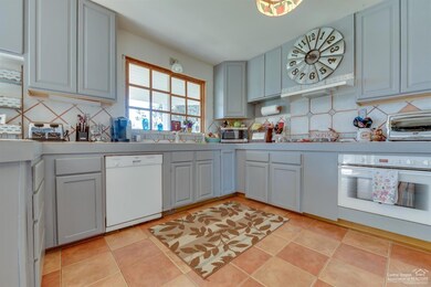 unlisted-address, Bend, OR 97703 - photo 6