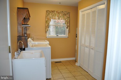 6705 Bloomsbury Ln, Spotsylvania, VA 22553 - photo 2