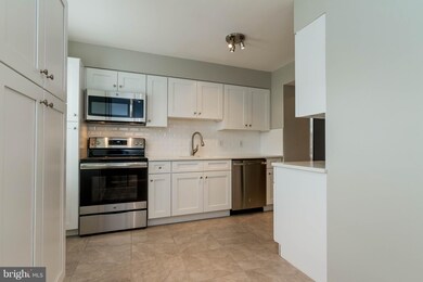 7702 Capron Ct, Lorton, VA 22079 - photo 4