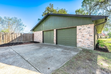 405 Karlis Dr, Alvin, TX 77511 - photo 5