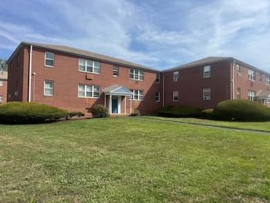 762 New Britain Ave unit 4, Hartford, CT 06106 - photo 5