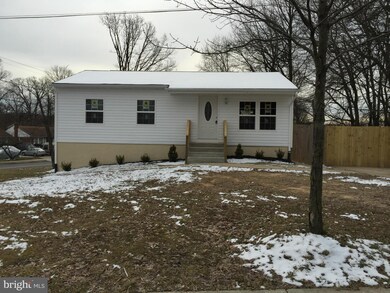 6811 Duluth St, Hyattsville, MD 20785 - photo 2