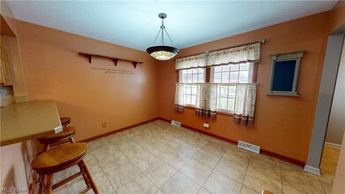 30201 Meadowview Dr, Wickliffe, OH 44092 - photo 7