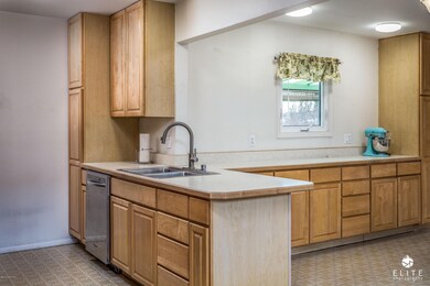Maple Cabinetry / SS Appliances