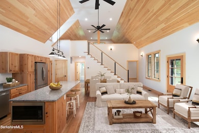 1427 Hewins St, Sheffield, MA 01257 - photo 4