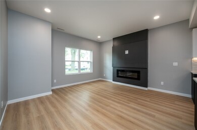 408 4th Ave SW, Cedar Rapids, IA 52404 - photo 3