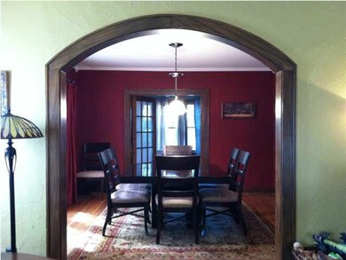 Arched doorway into Dining Room.