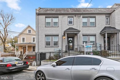 712 Shepherd Rd NW unit 2, Washington, DC 20011 - photo 2