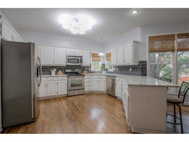Perfect Chef triangle with lots of cabinet and cou