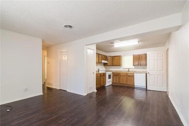 2045 Avis Cir, Mesquite, TX 75149 - photo 6