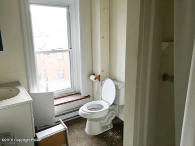 137 Pine St, Tamaqua, PA 18252 - photo 4