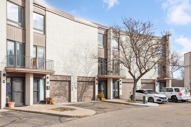 125 Mcknight Rd N unit K, Saint Paul, MN 55119 - photo 2