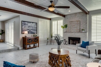 08_8100_E_Camelback_08_mls