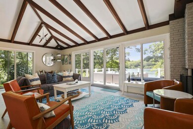 016-photo-living-room-8396472