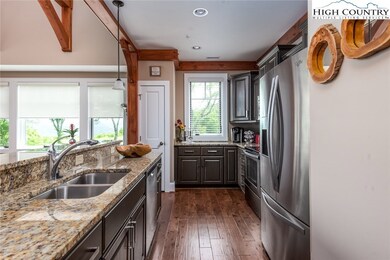 Luxury Kitchen with Breakfast Bar