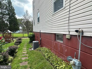 93 Anthony Wayne Dr, Pottstown, PA 19464 - photo 4