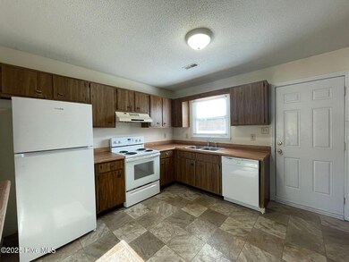 211 Appaloosa Dr, Jacksonville, NC 28540 - photo 2