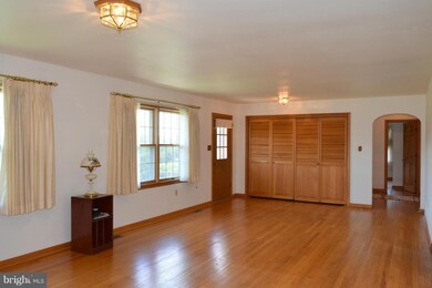 418 S Holliday St, Strasburg, VA 22657 - photo 4