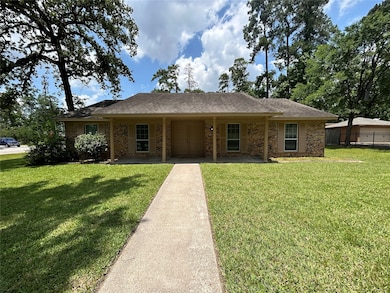 Fully fenced corner lot. Perfect location for quic