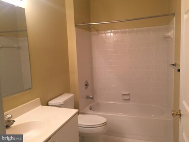 9213 Groffs Mill Dr unit 9213, Owings Mills, MD 21117 - photo 4