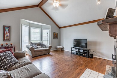 2-Living Room (3)