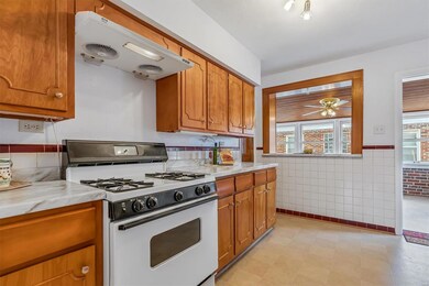 Gas stove and plenty of counter space